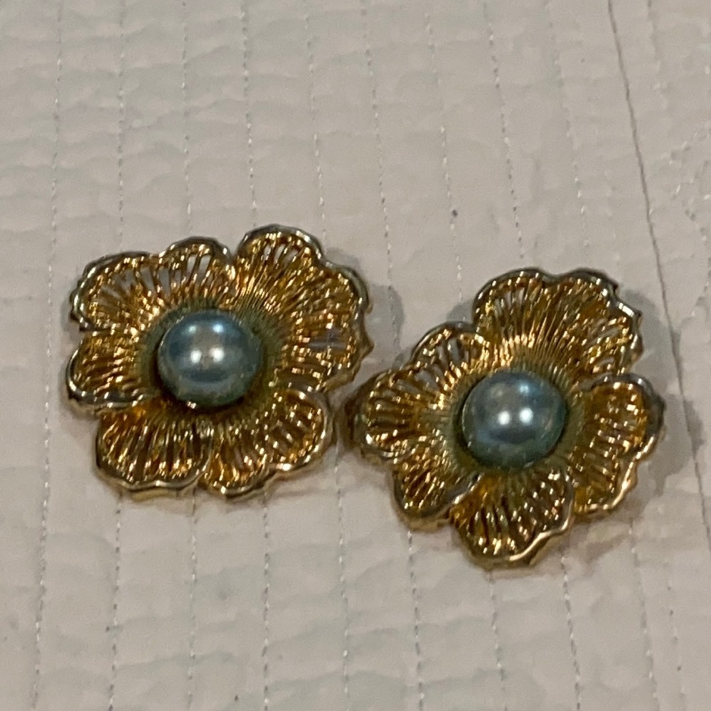Blue Pearl vintage gold earrings